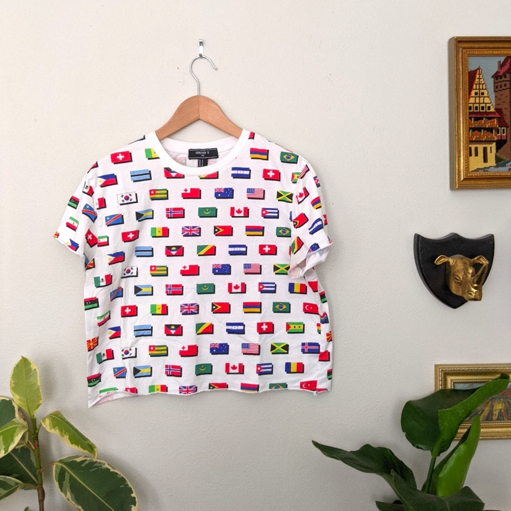 Flags of the World T-shirt 🏴󠁧󠁢󠁥󠁮󠁧󠁿🇦🇺🇧🇫